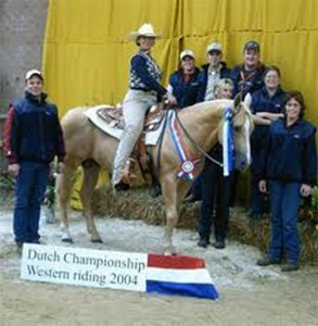 Silvia Schoenmaker gewinnt das Championship Western in allen Kategorien 2004 Holland